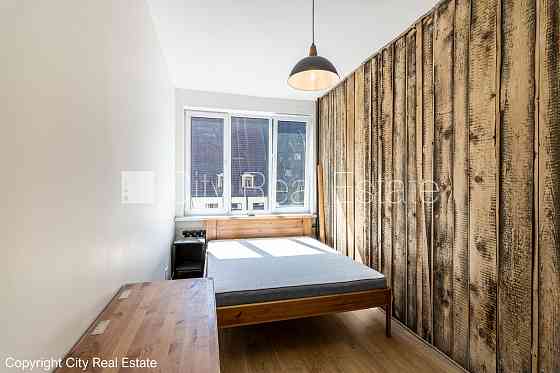 Фасадный дом, реновированный дом, подъездная дорога покрыта брущаткoй, одна Рига