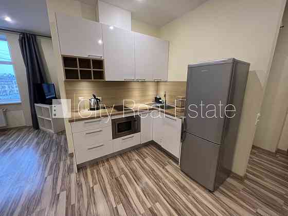 Фасадный дом, реновированный дом, благоустроенная озеленённая территория, Rīga