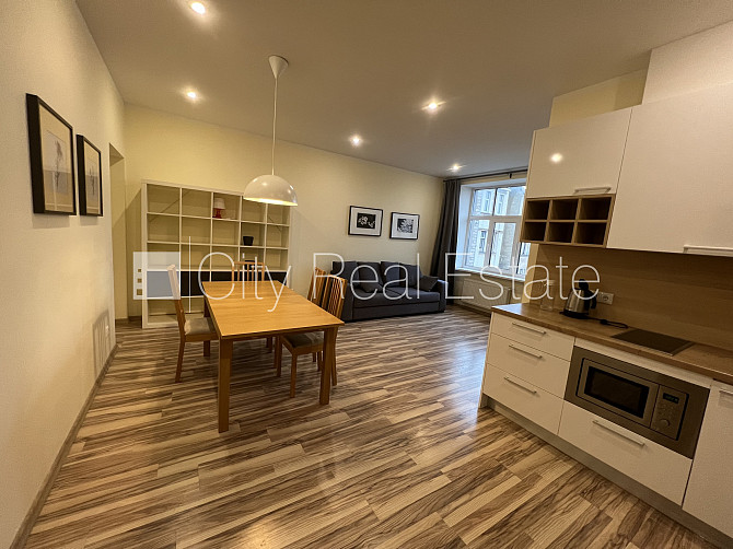 Fasādes māja, renovēta māja, labiekārtota apzaļumota teritorija, slēgts pagalms, iespēja Rīga - foto 6