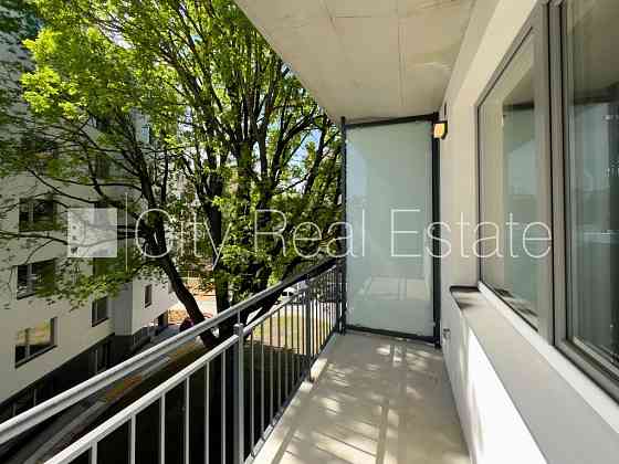 Новостройка, благоустроенный озеленённый двор, гараж на одну машину, лифт, Rīga