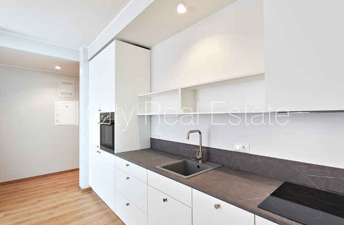 Jaunceltne, labiekārtots apzaļumots pagalms, garāža vienai automašīnai, ir lifts, balkons, Rīga - foto 1