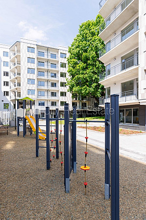 Jaunceltne, labiekārtots apzaļumots pagalms, garāža vienai automašīnai, ir lifts, balkons, Rīga - foto 16