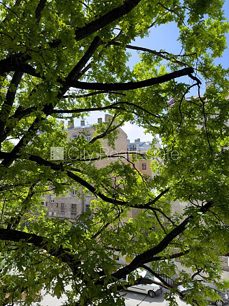 Jaunceltne, labiekārtots apzaļumots pagalms, garāža vienai automašīnai, ir lifts, balkons, Rīga - foto 17