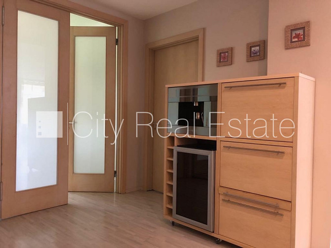 Fasādes māja, vieta automašīnai, kāpņu telpa pēc kosmētiskā remonta, istabas izolētas, Rīga - foto 7