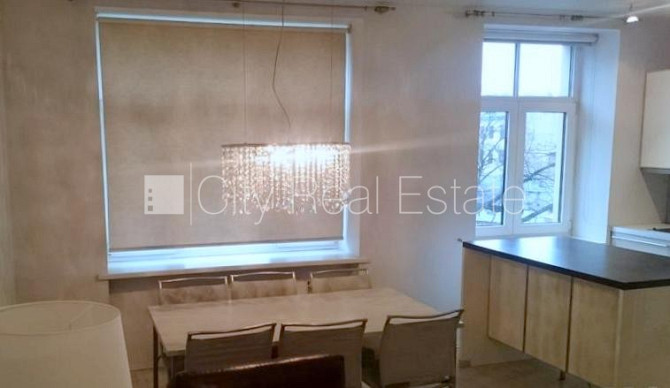 Fasādes māja, vieta automašīnai, kāpņu telpa pēc kosmētiskā remonta, istabas izolētas, Rīga - foto 4