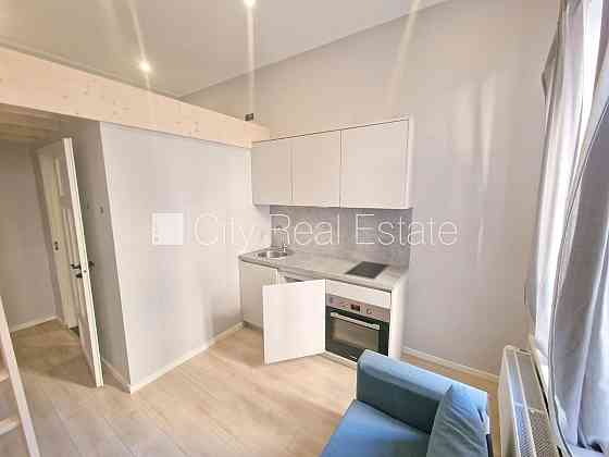 Здание во дворе, фасадный дом, реновированный дом, закрытый двор, вход с улицы и со Rīga