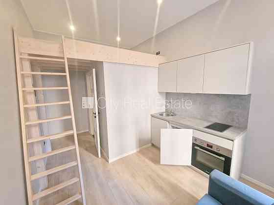 Здание во дворе, фасадный дом, реновированный дом, закрытый двор, вход с улицы и со Rīga