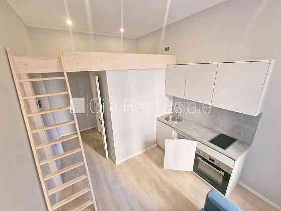 Здание во дворе, фасадный дом, реновированный дом, закрытый двор, вход с улицы и со Rīga