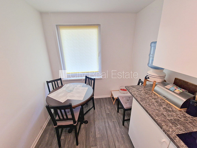 Zeme īpašumā, fasādes māja, ieeja no ielas, ir lifts, lodžija, logi vērsti uz pagalma pusi, Rīga - foto 5