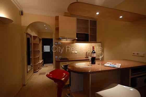 Фасадный дом, реновированный дом, место для машины, охраняемая автостоянка, Rīga