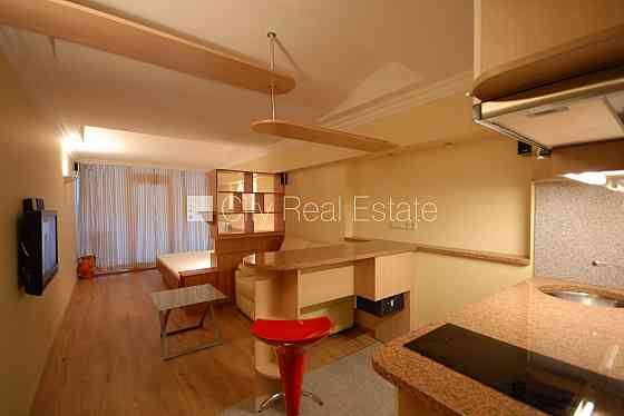 Фасадный дом, реновированный дом, место для машины, охраняемая автостоянка, Rīga