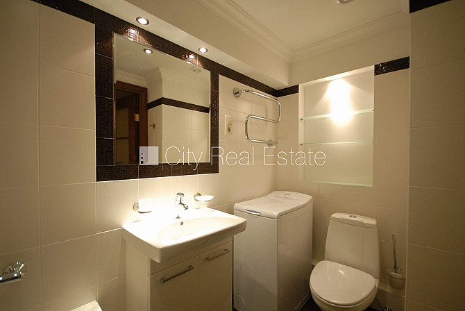 Fasādes māja, renovēta māja, vieta automašīnai, apsargāta autostāvvieta, apsargāts Rīga - foto 8