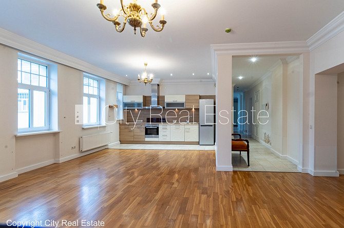 Fasādes māja, renovēta māja, vieta automašīnai, apsargāta autostāvvieta, apsargāts Rīga - foto 12