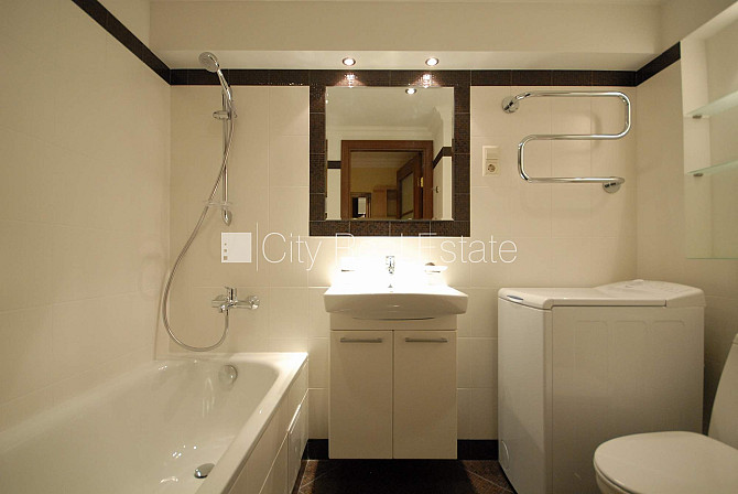 Fasādes māja, renovēta māja, vieta automašīnai, apsargāta autostāvvieta, apsargāts Rīga - foto 7