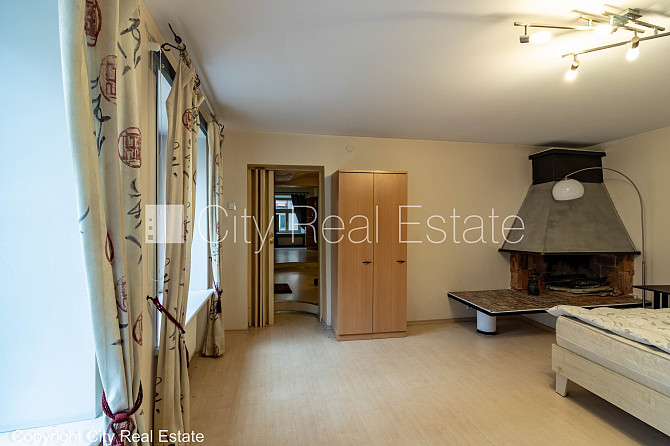 Fasādes māja, renovēta māja, ieeja no ielas, kāpņu telpa pēc kosmētiskā remonta, logi Rīga - foto 9