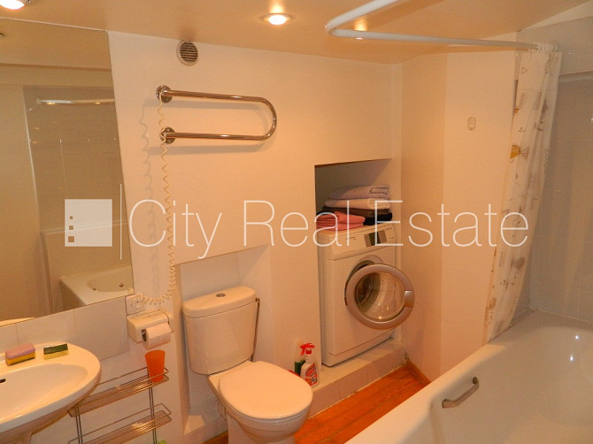 Fasādes māja, renovēta māja, ieeja no ielas, kāpņu telpa pēc kosmētiskā remonta, logi Rīga - foto 8