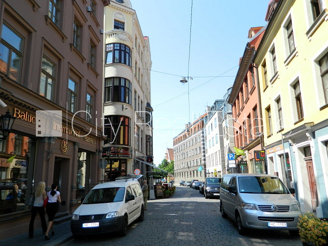 Fasādes māja, renovēta māja, ieeja no ielas, kāpņu telpa pēc kosmētiskā remonta, logi Rīga - foto 13