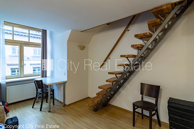 Fasādes māja, restaurēta māja, ieeja no ielas, mansards, logi vērsti mājas abās pusēs, Rīga - foto 7