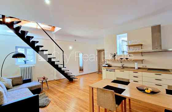 Фасадный дом, реновированный дом, благоустроенная озеленённая территория, Rīga