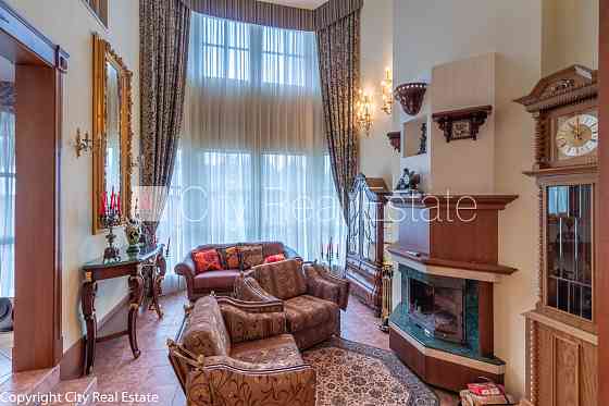 Частный дом, подъездная дорога покрыта брущаткoй, автоматическая система полива Рига