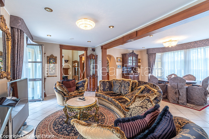 Частный дом, подъездная дорога покрыта брущаткoй, автоматическая система полива Рига - изображение 2