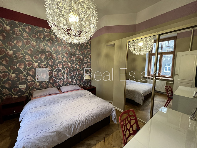 Fasādes māja, renovēta māja, ir lifts, kāpņu telpa pēc kapitālā remonta, viena istaba Rīga - foto 1