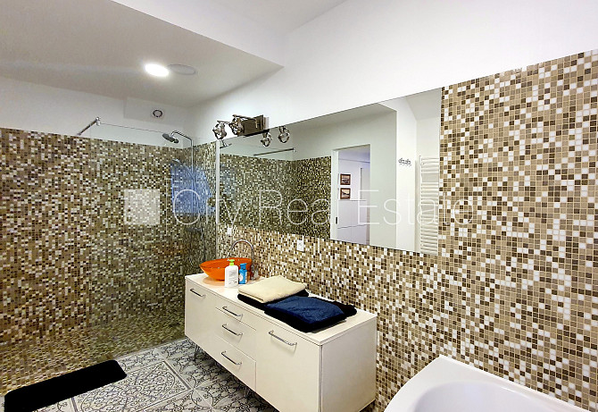 Renovēta māja, labiekārtots apzaļumots pagalms, iežogota teritorija, terase, veranda, Jūrmala - foto 12