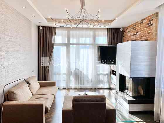 Новостройка, благоустроенный озеленённый двор, подземная стоянка, во дворе Рига