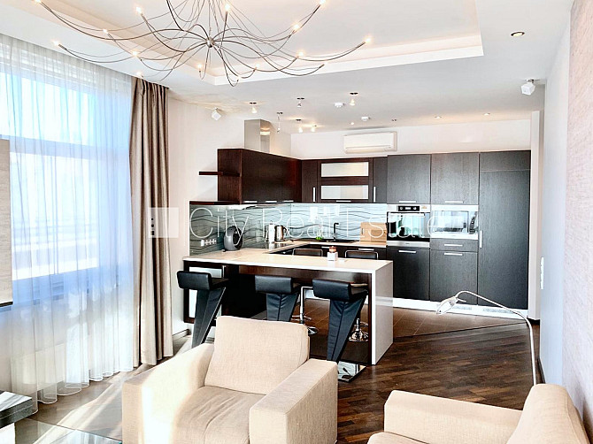 Новостройка, благоустроенный озеленённый двор, подземная стоянка, во дворе Рига - изображение 1