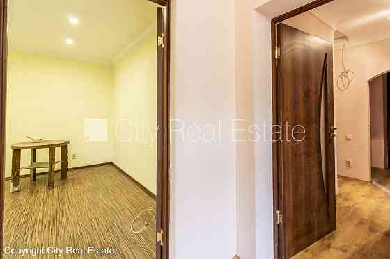 Земля в собственности, фасадный дом, реновированный дом, поменянное покрытие Rīga