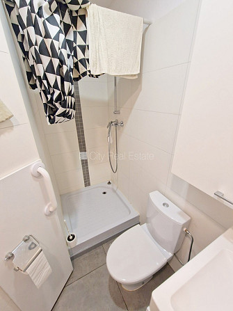 Здание во дворе, реновированный дом, благоустроенный озеленённый двор, место для Рига - изображение 16