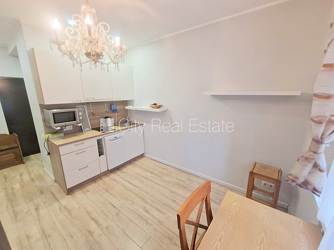 Здание во дворе, реновированный дом, благоустроенный озеленённый двор, место для Рига - изображение 4