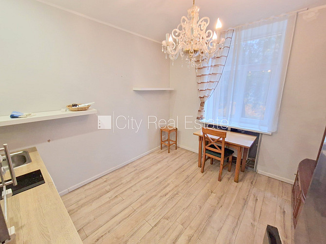 Здание во дворе, реновированный дом, благоустроенный озеленённый двор, место для Рига - изображение 7