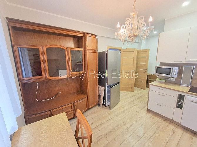 Здание во дворе, реновированный дом, благоустроенный озеленённый двор, место для Рига - изображение 5