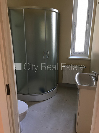 Dvīņu māja, labiekārtots apzaļumots pagalms, slēgts pagalms, iežogota teritorija ar koka Jūrmala - foto 12