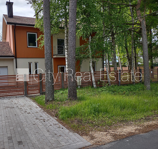 Dvīņu māja, labiekārtots apzaļumots pagalms, slēgts pagalms, iežogota teritorija ar koka Jūrmala - foto 1