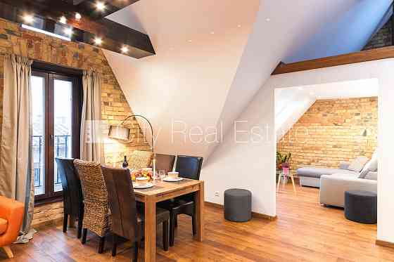 Реновированный дом, апартаменты люкс, мансарда, лифт, количество спален 2 шт., Рига