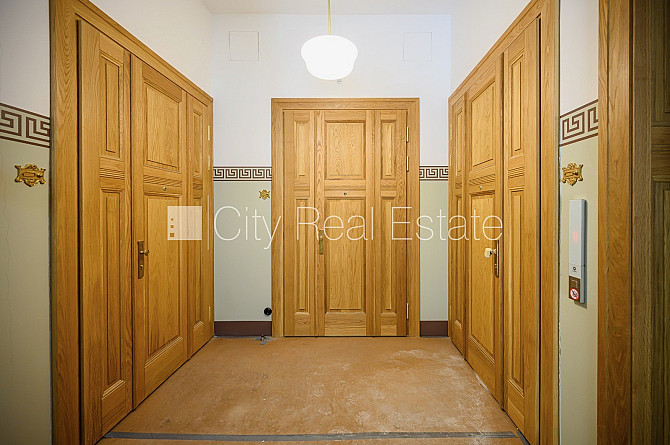 Реновированный дом, лифт, лестничная клетка после капитального ремонта, окна Рига - изображение 11