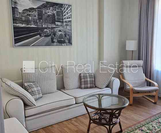 Реновированный дом, благоустроенная озеленённая территория, территория Jūrmala