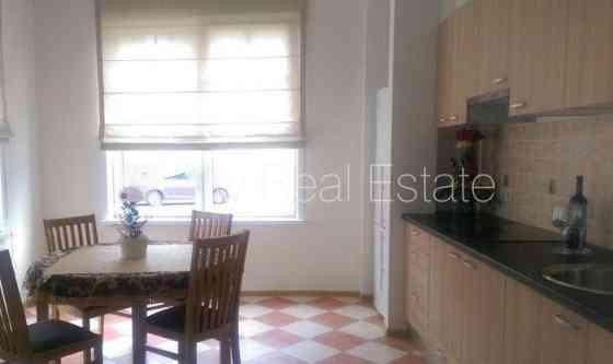 Реновированный дом, благоустроенная озеленённая территория, территория Jūrmala