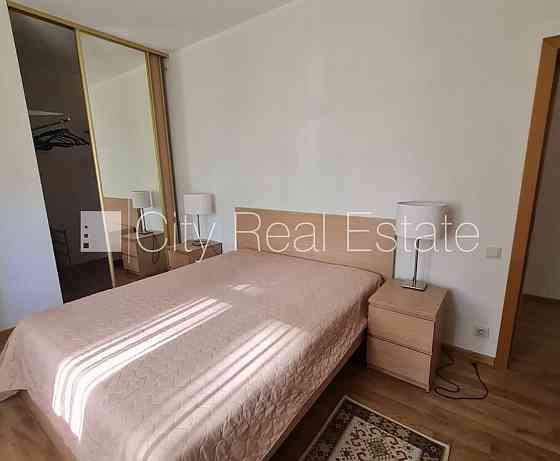 Реновированный дом, благоустроенная озеленённая территория, территория Jūrmala