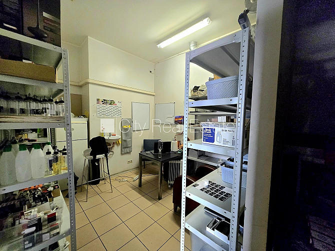 Fasādes māja, divas ieejas, gāzes apkure, lielie skatlogi, tualete 2,2 m2, telpas Rīga - foto 7