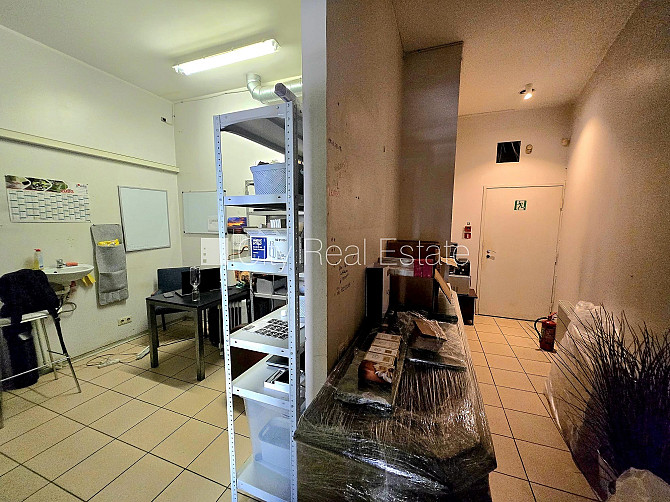 Fasādes māja, divas ieejas, gāzes apkure, lielie skatlogi, tualete 2,2 m2, telpas Rīga - foto 6