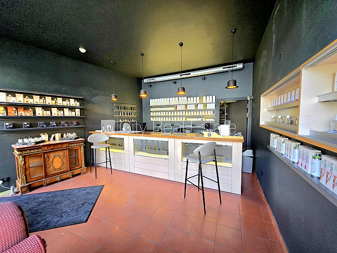 Fasādes māja, divas ieejas, gāzes apkure, lielie skatlogi, tualete 2,2 m2, telpas Rīga - foto 3