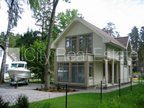 Благоустроенный озеленённый двор, территория обнесена забором, количество Юрмала - изображение 13