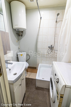 Здание во дворе, реновированный дом, закрытый двор, возможность аренды парковки, Рига - изображение 10