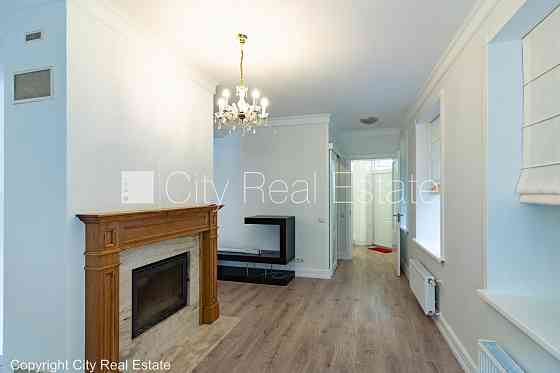 Частный дом, реновированный дом, место для машины, стоянка территории покрыта Rīga