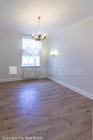 Privātmāja, renovēta māja, vieta automašīnai, teritorijas stāvlaukums noklāts ar Rīga - foto 16