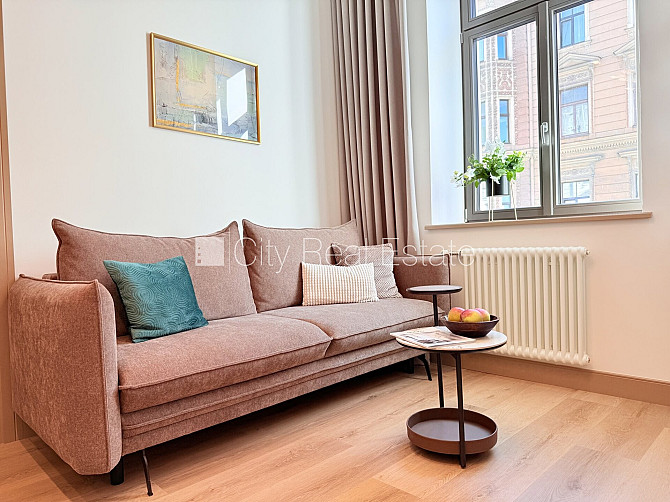 Renovēta māja, kāpņu telpa pēc kapitālā remonta, logi vērsti uz ielas pusi, guļamistabu Rīga - foto 3