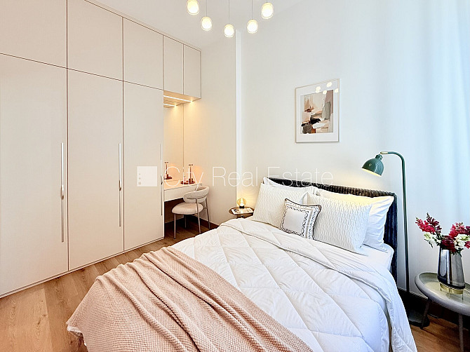 Renovēta māja, kāpņu telpa pēc kapitālā remonta, logi vērsti uz ielas pusi, guļamistabu Rīga - foto 6